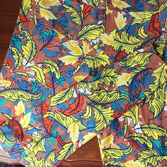 LuLaRoe leggings tall and curvy leaf pattern - Picture 4 of 6